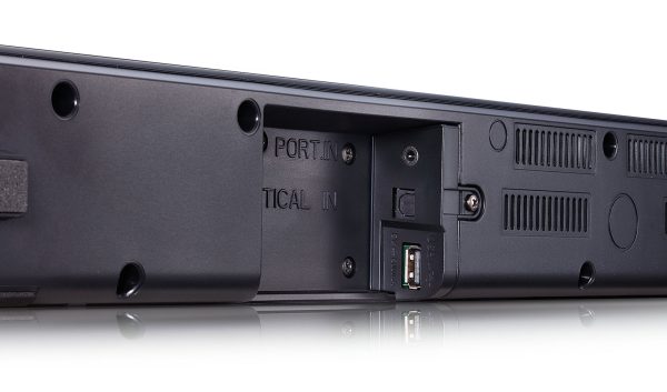 Barre de son LG dotée d’une puissance de sortie de 300 W, de 2.1 canaux, de la fonction de Calibration automatique du son et TV Sound Sync – Image 6