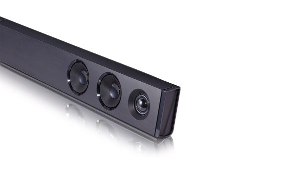Barre de son LG dotée d’une puissance de sortie de 300 W, de 2.1 canaux, de la fonction de Calibration automatique du son et TV Sound Sync – Image 3